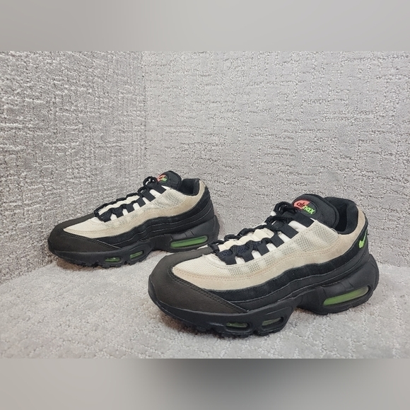 nike air max 95 essential black electric green
